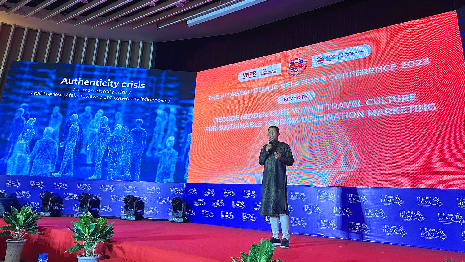 Tiếp thị điểm đến du lịch bền vững - Khủng hoảng bản sắc